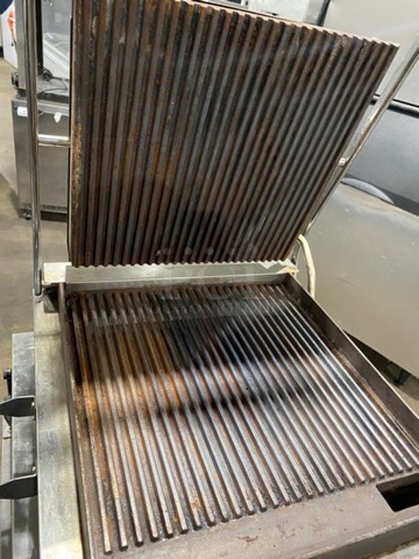 Globe Commercial Countertop Electric Powered Panini Press! With Ribbed Press! All Stainless Steel! Model: GPG14D 120V - Image 6 of 9