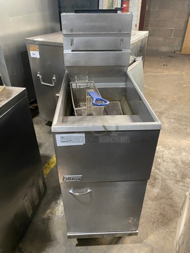 Pitco Frialator Commercial Natural Gas Powered Deep Fat Fryer! With Single Frying Basket! All Stainless Steel! On Legs! Model: 40CSS SN: G05AB050486