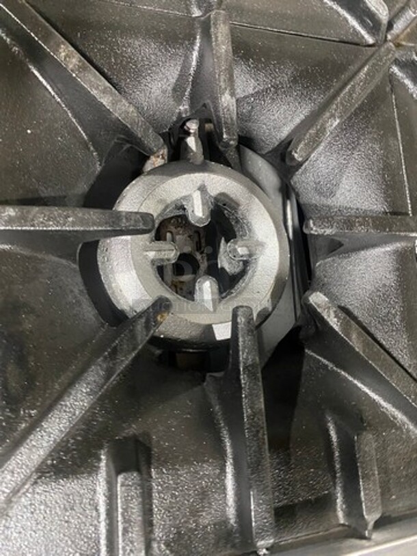 Sunfire Commercial Natural Gas Powered 6 Burner Stove! With Raised Back Splash And Salamander Shelf! With Oven Underneath! All Stainless Steel! On Casters! - Image 6 of 10