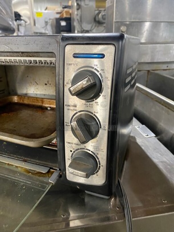Black & Decker Countertop Toaster Oven! With View Through Door! TRO4075B 120V - Image 6 of 8