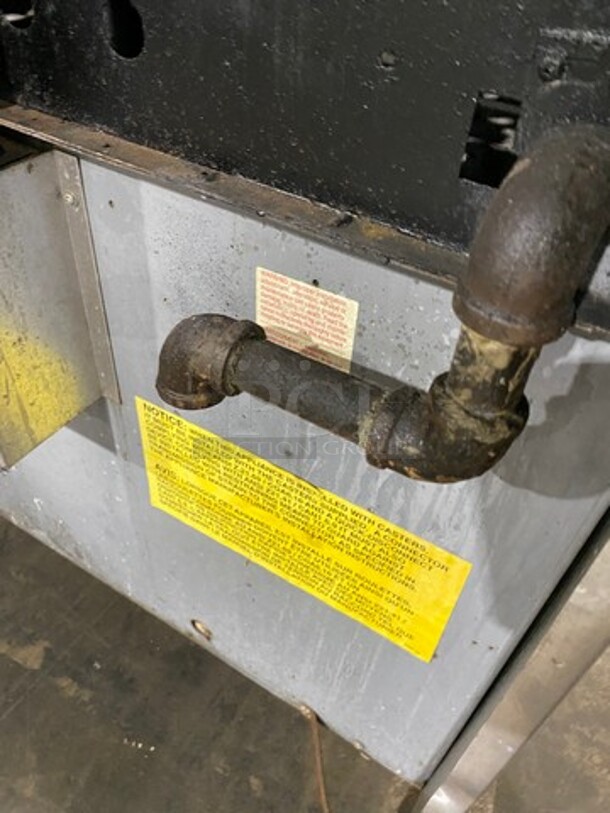 US Range Commercial Natural Gas Powered 4 Burner Stove With Built In Flat Grill! Flat Grill Has Side Splashes! With Raised Back Splash And Salamander Shelf! With Oven Underneath! All Stainless Steel! On Legs! - Image 10 of 10