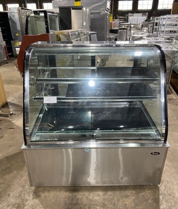 Ludlow Refrigerated Bakery Display Merchandiser! MODEL SG410FC SN:2508155 110V