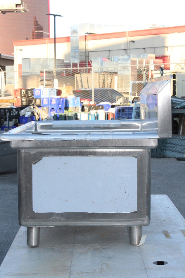 BRAND NEW SCRATCH & DENT! Regency 600S21620G 39" 16 Gauge Stainless Steel Two Compartment Commercial Sink - 16" x 20" x 12" Bowls   - Image 5 of 7