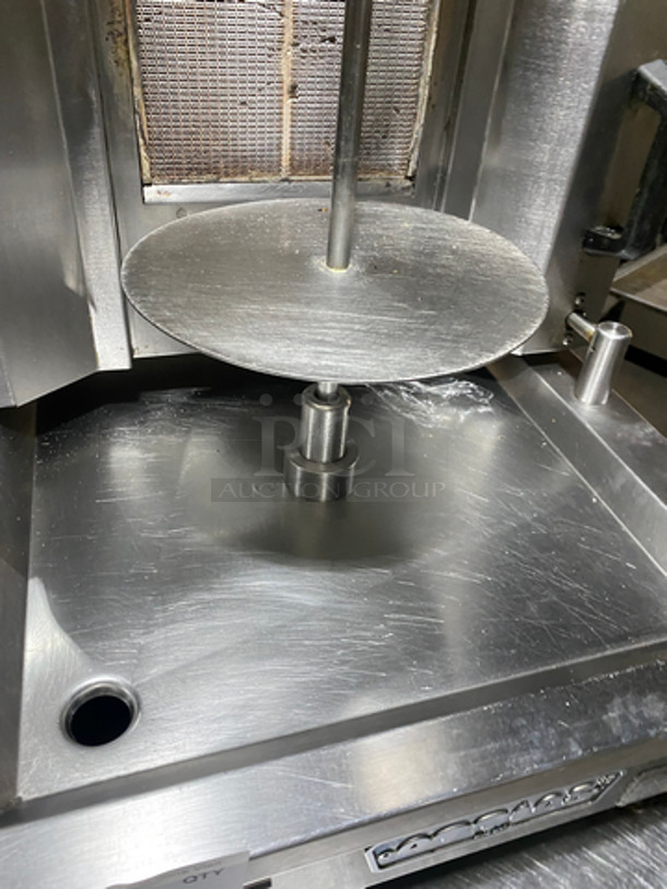 SWEET! Attias Natural Gas Powered Countertop 4 Burner Gyro Machine! All Stainless Steel! Model: GRY-4 120V 60HZ - Image 5 of 9