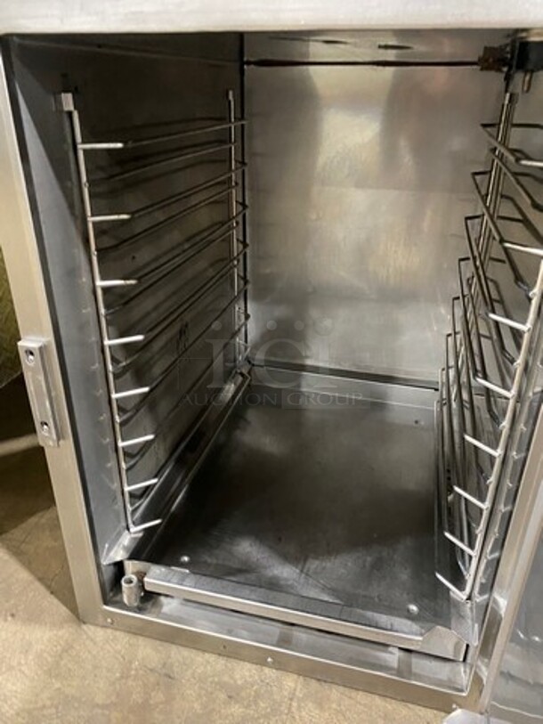 ALTO SHAM Stainless Steel Half Size Halo Hear Cook And Hold Oven!
MODEL 1000-TH-III Serial 2041195-000 208/240 V/ 1PH - Image 6 of 8
