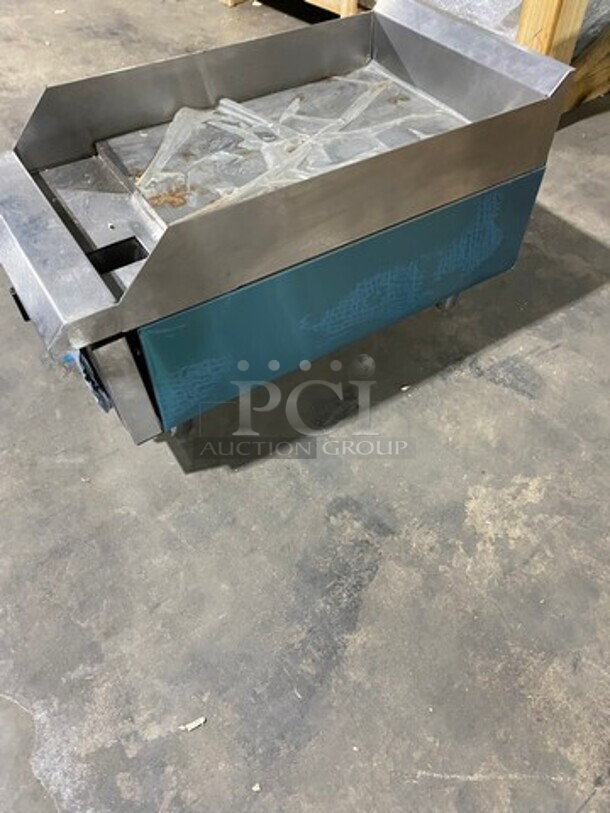 WOW! NEW! Rocket Commercial Countertop Gas Powered Flat Top Griddle! With Back And Side Splashes! All Stainless Steel! On Legs! Model: RCPGT15GCT - Image 2 of 7