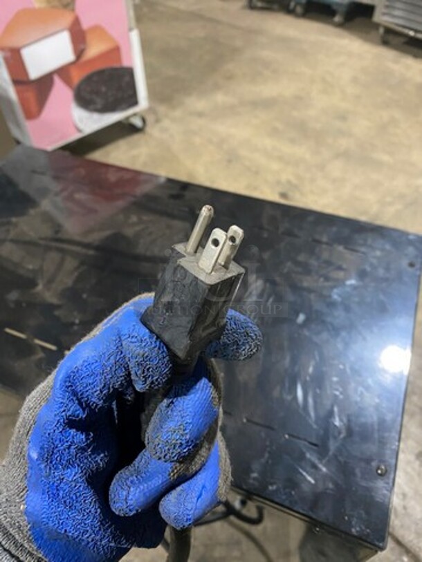 Federal Industries Commercial Countertop Dry Case Merchandiser! With View Through Doors And Sides! With Racks! Model: SB28SS SN: 0702134216532 120V 60HZ 1 Phase - Image 7 of 10