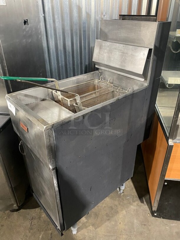 Pitco All Stainless Steel Commercial Natural Gas Powered Deep Fat Fryer! With Backsplash! With 2 Metal Frying Baskets! On Legs! MODEL 40S SN: G17JB061150  - Image 2 of 10