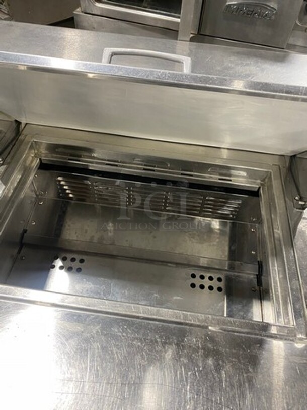 Everest EPBNR1 Stainless Steel Commercial Sandwich Salad Prep Table Bain Marie! On Commercial Casters! MODEL EPBNR1 SN: BPBNR115090032 115 Volts, 1 Phase. - Image 5 of 10
