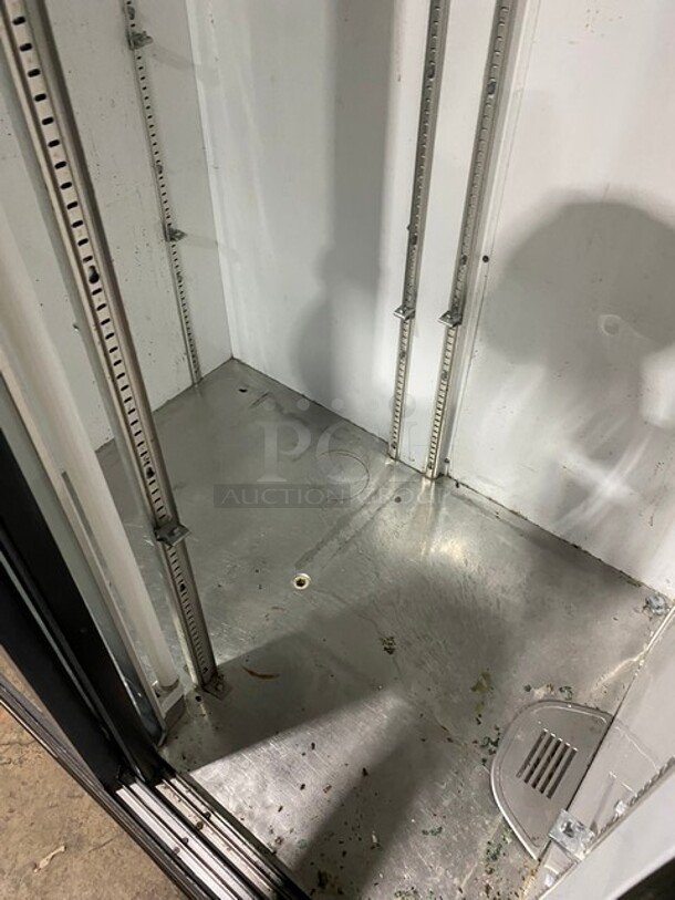 True Commercial 2 Door Cooler Merchandiser! With Sliding Doors! Model GDM33 Serial 423535! 115V 1Phase! - Image 5 of 8
