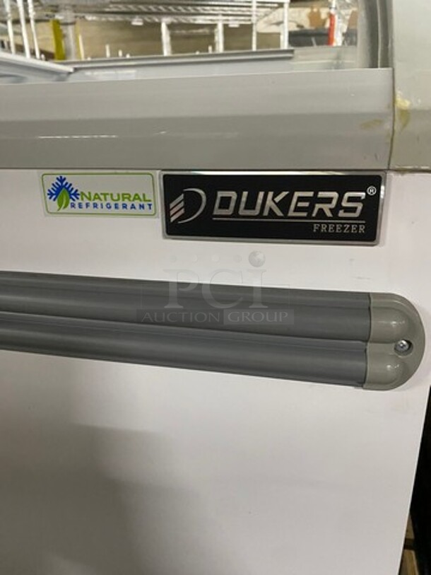 SCRATCH-N-DENT! Dukers Commercial Chest Freezer Showcase Merchandiser! With 2 View Through Sliding Top Doors! With Poly Coated Baskets! Powers On, Doesn't Go Down To Temp! Model: WD500Y SN: 0151000DUK200911201000936 115V 60HZ 1 Phase - Image 9 of 12