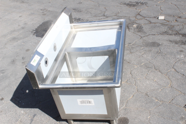 BRAND NEW SCRATCH & DENT! Regency 60S1181818R 38 1/2" 16-Gauge Stainless Steel One Compartment Commercial Sink - 18" x 18" x 14" Bowl - Right Drainboard. Sink component only. Top Right and Left Corners are Bent.  - Image 5 of 6