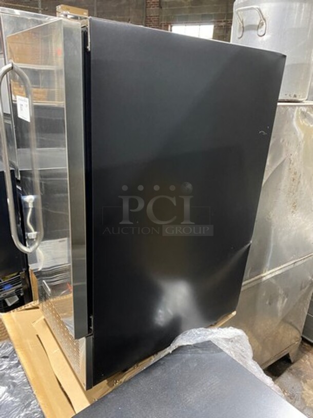 NEW! OUT OF THE BOX! SCRATCH-N-DENT! Whynter Undercounter Built In Ice Maker! 25LB Ice Capacity! All Stainless Steel! Model: UIM502SS 115V - Image 2 of 9