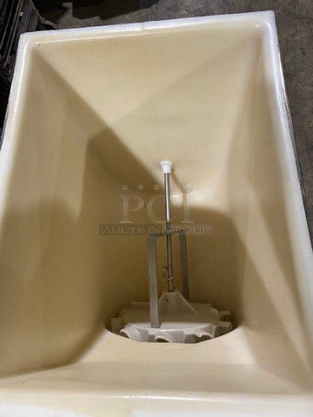 Manitowoc Commercial Countertop Ice Dispenser! All Stainless Steel! On Small Legs! Model: M90 SN: 610196452 115V 60HZ 1 Phase - Image 5 of 8