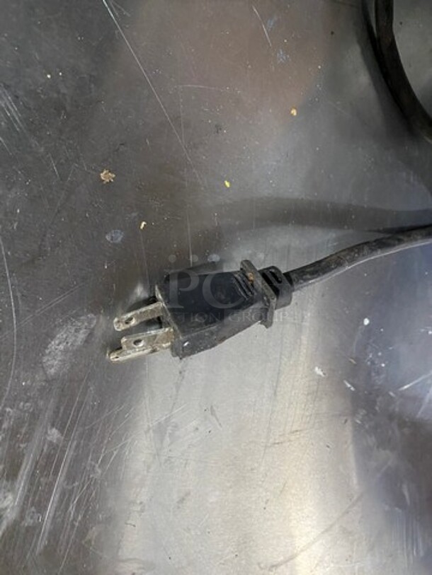 Hamilton Beach Commercial Countertop Professional 3 Spout Beverage/ Milkshake Mixer! Model: HMD400 SN: E0221L00274 120V - Image 8 of 8