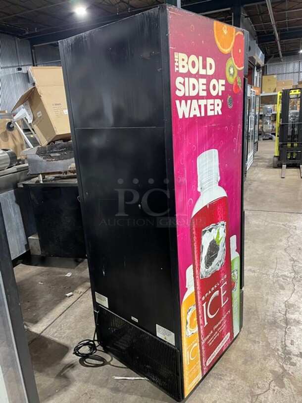 True Commercial Single Glass Door Reach In Refrigerator Merchandiser! With Poly Coated Racks! 115V 1 Phase! Model: GDM-26-HC-LD SN:8834036! - Image 4 of 8