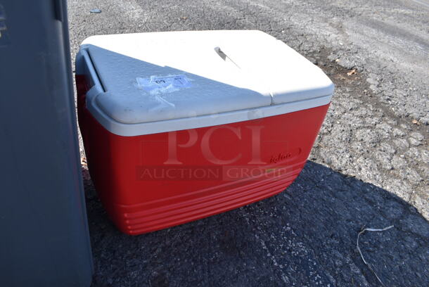 Igloo Red and White Poly Portable Cooler. 25x16x16 - Image 2 of 6