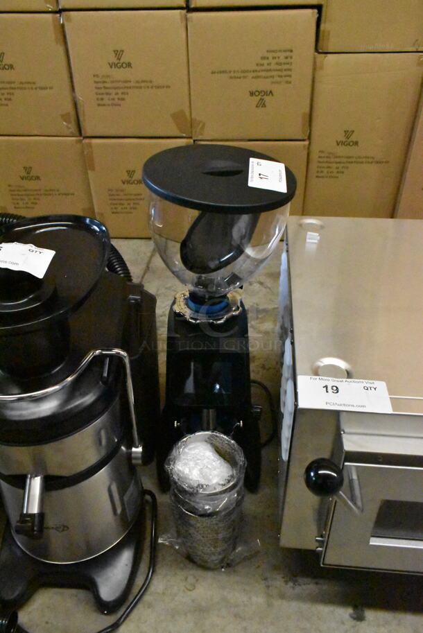 BRAND NEW SCRATCH AND DENT! Hey Cafe Buddy Metal Commercial Countertop 2.6 lb. On-Demand Espresso Bean Grinder. 110 Volts, 1 Phase. Tested and Working! - Image 3 of 5