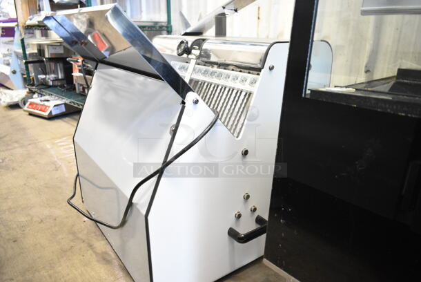 BRAND NEW SCRATCH AND DENT! Estella 348BSL34 Metal Commercial Countertop 3/4" Bread Loaf Slicer. 110 Volts, 1 Phase. Tested and Working! - Image 4 of 5