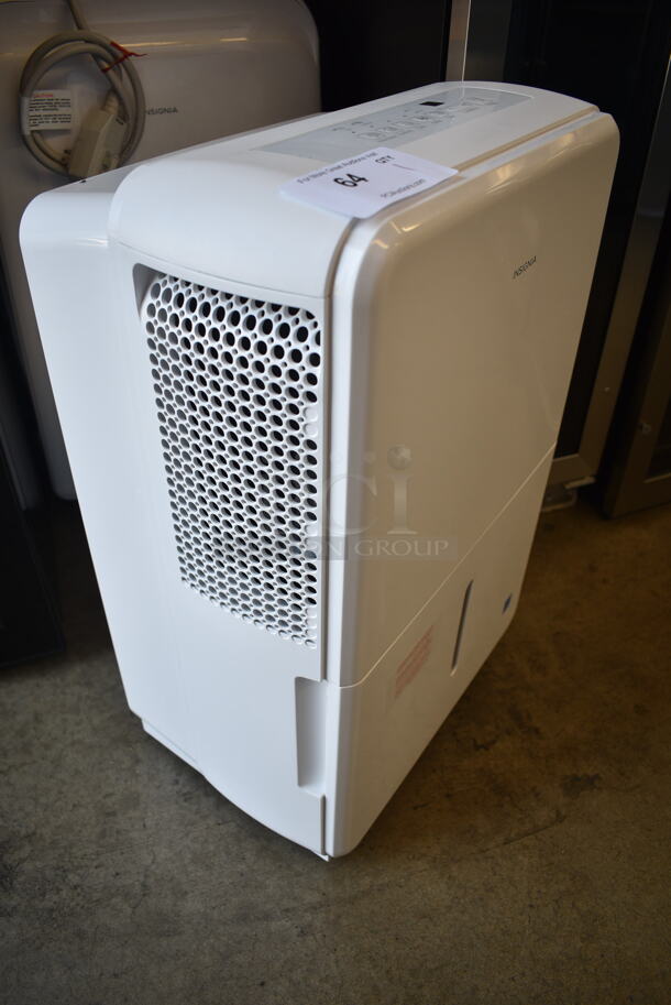 BRAND NEW SCRATCH AND DENT! Insignia NS-DH35WH1 35-Pint Dehumidifier. 115 Volts, 1 Phase. Tested and Working! - Image 4 of 6