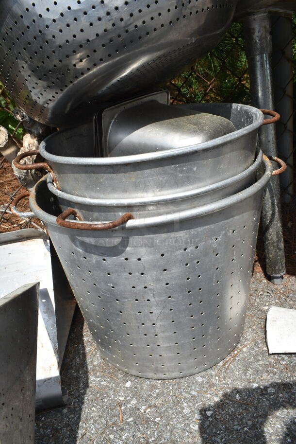 ALL ONE MONEY! Lot of Various Metal Bowls and Colanders. - Image 2 of 3