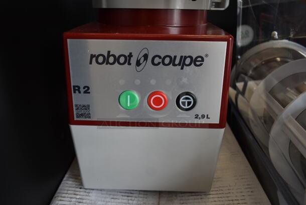 BRAND NEW SCRATCH AND DENT! Robot Coupe R2B Metal Commercial Countertop Food Processor w/ Bowl, S Blade and Lid. 120 Volts, 1 Phase. Tested and Working! - Image 4 of 8