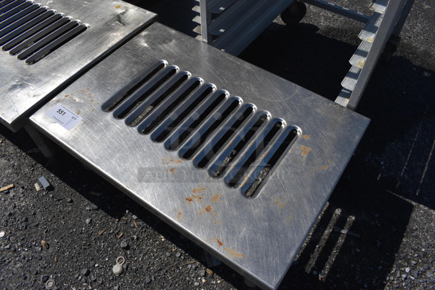 Metal Commercial Dunnage Rack. 30x21x11.5 - Image 3 of 3