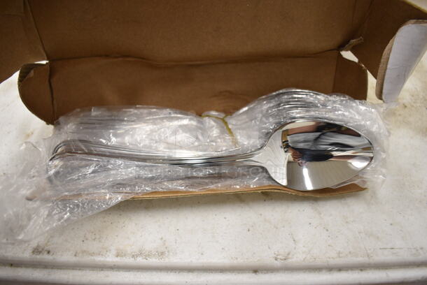 24 BRAND NEW IN BOX! Winco 0030-03 Stainless Steel Shangrila Dinner Spoons. 7