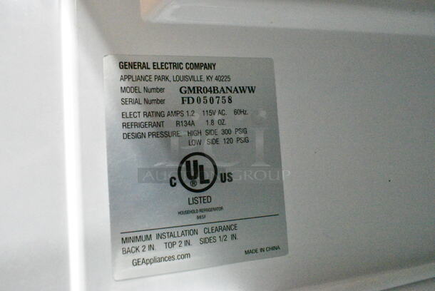 General Electric GE GMR04BANAWW Mini Cooler. 115 Volts, 1 Phase. Tested and Powers On But Does Not Get Cold
 - Image 4 of 4