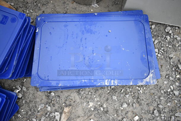 ALL ONE MONEY! Lot of Approximately 40 BRAND NEW SCRATCH AND DENT! Blue Poly Drop In Bin Lids. 16 Carlisle 3058160 Smart Lid 1/4 Size Soft Food Pan Cover, 12 Carlisle 10232B60 Smart Lid 1/2 Size Soft Food Pan Cover, 12 Carlisle 10212B60 Smart Lid Full Size Soft Food Pan Cover - Image 10 of 12