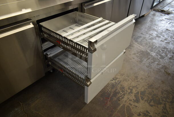 BRAND NEW SCRATCH AND DENT! 2023 Avantco 178SSPPT3 Stainless Steel Commercial Pizza Prep Table w/ 2 Doors and 2 Drawers on Commercial Casters. 115 Volts, 1 Phase. Tested and Working! - Image 7 of 9