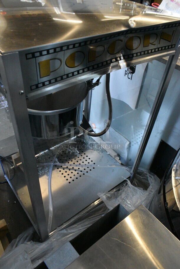 BRAND NEW SCRATCH AND DENT! 2024 Benchmark USA 11147 Silver Screen 14 oz. Stainless Steel Popcorn Machine. 120 Volts, 1 Phase. Tested and Working! - Image 6 of 9