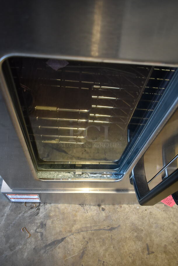 BRAND NEW SCRATCH AND DENT! Vulcan VC5GD-21D1Z Stainless Steel Commercial Stainless Steel Commercial Propane Gas Powered Full Size Commercial Convection Oven w/ View Through Doors, Metal Oven Racks and Thermostatic Controls. See Pictures For Broken Glass Pane on Left Door. - Image 9 of 11