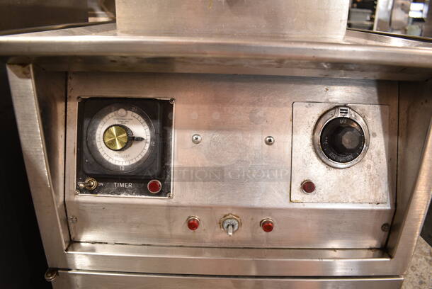 Henny Penny 600RB Stainless Steel Commercial Floor Style Natural Gas Powered Pressure Fryer w/ Metal Fry Basket on Commercial Casters. 80,000 BTU.  - Image 5 of 10