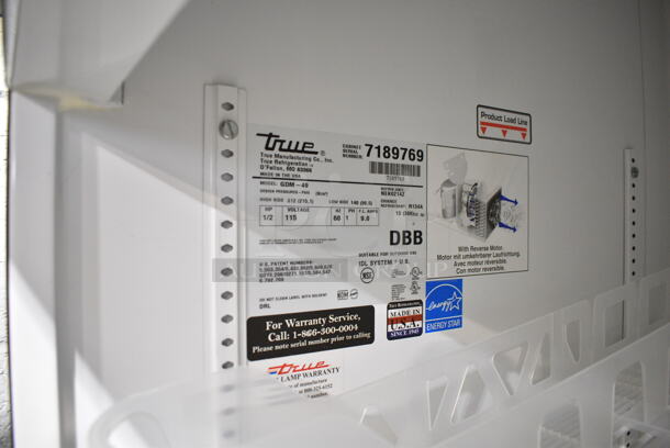 True GDM-49 ENERGY STAR Metal Commercial 2 Door Reach In Cooler Merchandiser w/ Poly Coated Racks. 115 Volts, 1 Phase. Tested and Working! - Image 5 of 5