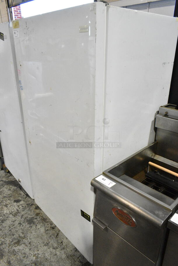 Frigidaire FFFH17F2QWB Metal Single Door Reach In Freezer. 115 Volts, 1 Phase. Tested and Working! - Image 2 of 5