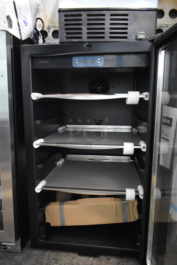 BRAND NEW SCRATCH AND DENT! Danby DBC039A1BDB 88 Can & 7 Bottle LED Beverage Center Merchandiser. 115 Volts, 1 Phase. Tested and Working! - Image 3 of 5