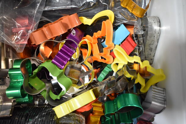 ALL ONE MONEY! Lot of Various Items Including Cookie Cutters in Bin - Image 5 of 6
