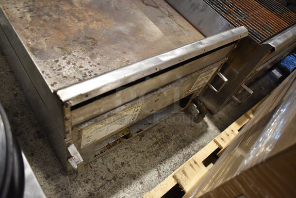 Southbend HDG-24 Stainless Steel Commercial Countertop Natural Gas Powered Flat Top Griddle. - Image 5 of 6