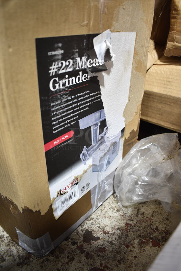 BRAND NEW SCRATCH AND DENT! Avantco 177MG22R Stainless Steel Commercial Countertop #22 Meat Grinder with Reverse Function. 110 Volts, 1 Phase. Tested and Working! - Image 3 of 4