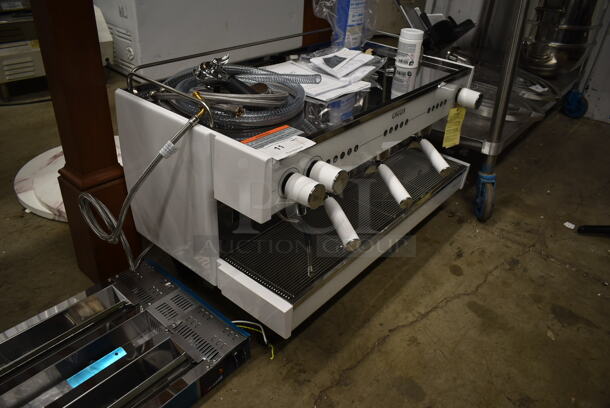 BRAND NEW SCRATCH AND DENT! Gaggia 21AVETRO3W Vetro White 3 Group Automatic Espresso Machine w/ 3 Portafilters and 2 Steam Wands. 220 Volts. - Image 10 of 10