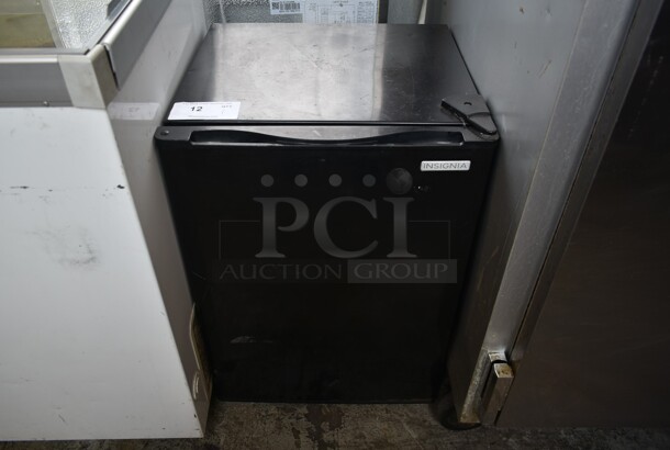 Insignia NS-CF26BK6 Mini Cooler. 115 Volts, 1 Phase. Tested and Working! - Image 1 of 6