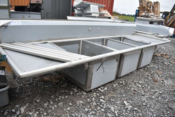 BRAND NEW SCRATCH AND DENT! Regency 600S32028224  115" 16-Gauge Stainless Steel Three Compartment Commercial Sink with 2 Drainboards - 20" x 28" x 14" Bowls - Image 3 of 10