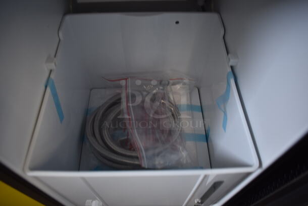 BRAND NEW SCRATCH AND DENT! Danby DIM32D1BSSPR Commercial Stainless Steel Electric Undercounter Ice Maker. 115V. Tested And Working!  - Image 3 of 8