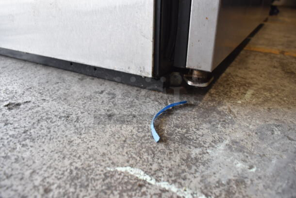 True TG2R-2S Commercial Stainless Steel Reach In Two-Section Cooler With Polycoated Racks on Commercial Casters. 115V/1 Phase. Tested And Working - Image 7 of 7