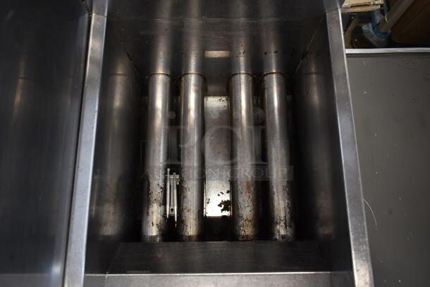 Dean SR152GN Stainless Steel Commercial Floor Style Natural Gas Powered Deep Fat Fryer w/ Side Splash Guard. 120,000 BTU. - Image 4 of 7