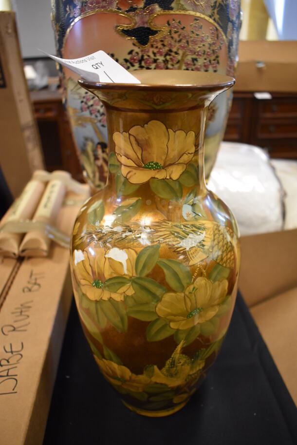 VINTAGE Chinese Vase w/ Floral Pattern.
