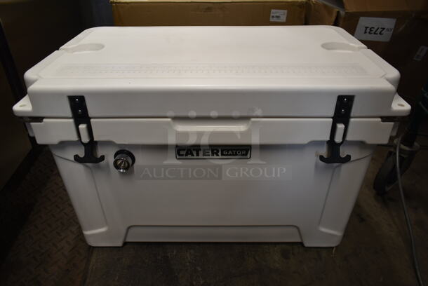 LIKE NEW! CaterGator JB45WH White 1 Faucet 47 Qt. Insulated Jockey Box with 69 ft. Coil - Image 1 of 12