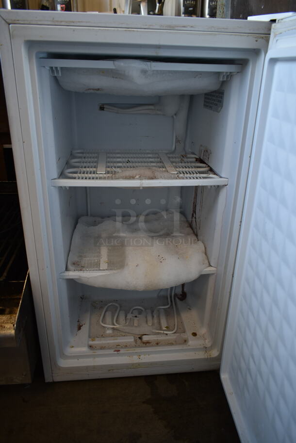 Midea WHS-109FB1 Metal Mini Freezer. 115 Volts, 1 Phase. Tested and Working! - Image 3 of 4