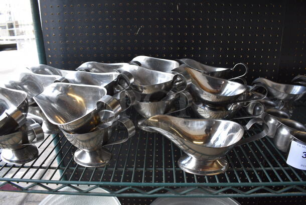 21 Metal Gravy Boats. 9.5x4.5x4. 21 Times Your Bid! - Image 2 of 3